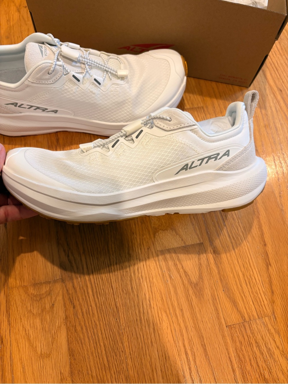 Altra Women’s Voyager Size 10 - Picture 3 of 4
